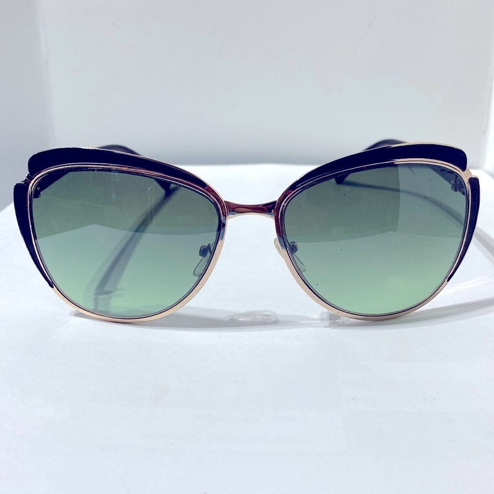 Nannette Women’s Sunglasses Gold& Black Frame - dark green glass.NWOT